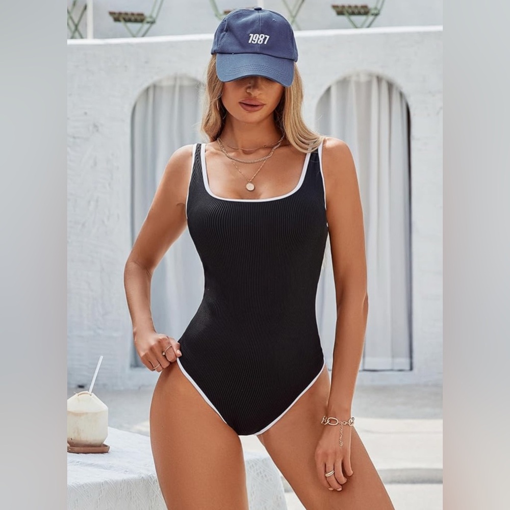 Blooming Jelly Sporty Ribbed One Piece Swimsuit NWT